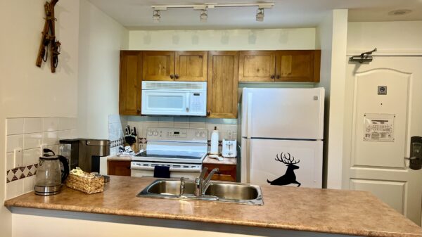 Centrally located 1 bedroom in Deer Lodge! (TP350) - Image 10